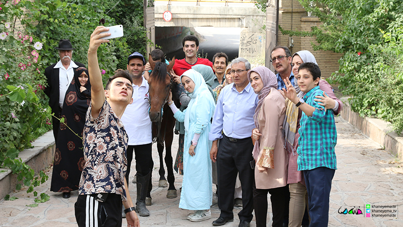 مردم، سلبریتی های مسابقه «خانه ما» هستند/ گفت و گو با «احسان عمادی» یکی از کارگردان های خانه ما