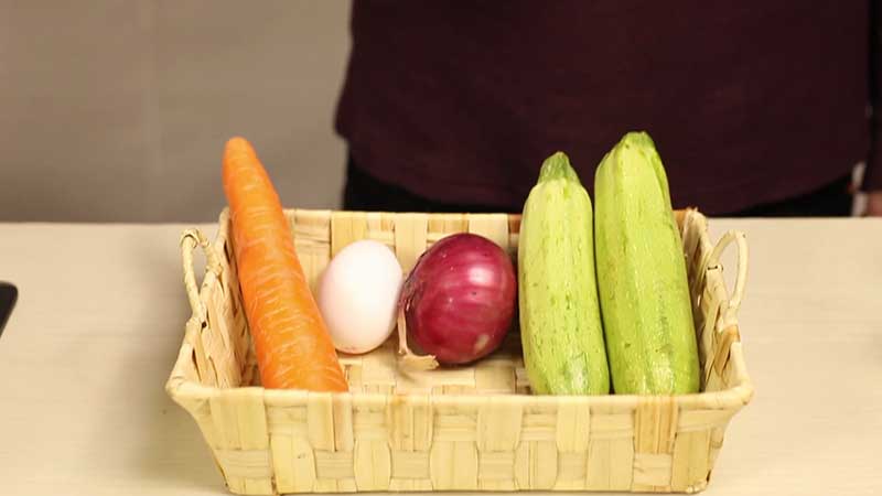 مواد لازم برای پخت کوکوی هویج و کدو سبز