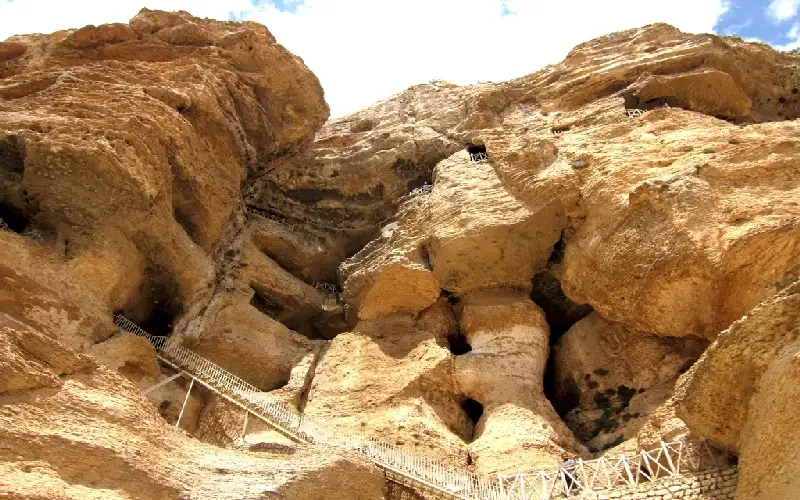 نمایی از غار کرفتو