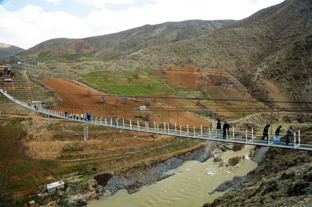 پل شیشه ای روستای نگل